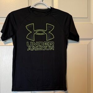 Under Armour Kids Black and Neon Green Tee size medium loose
